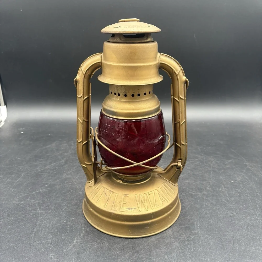 Dietz Old Little Wizard Red Glass Globed Railroad Train Lantern 12